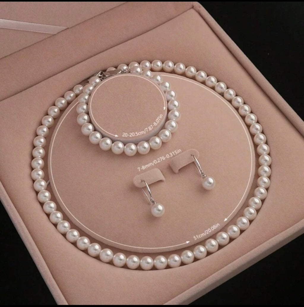 Luxury Pearl Jewelry Set (Necklace, Bracelet & Earrings)