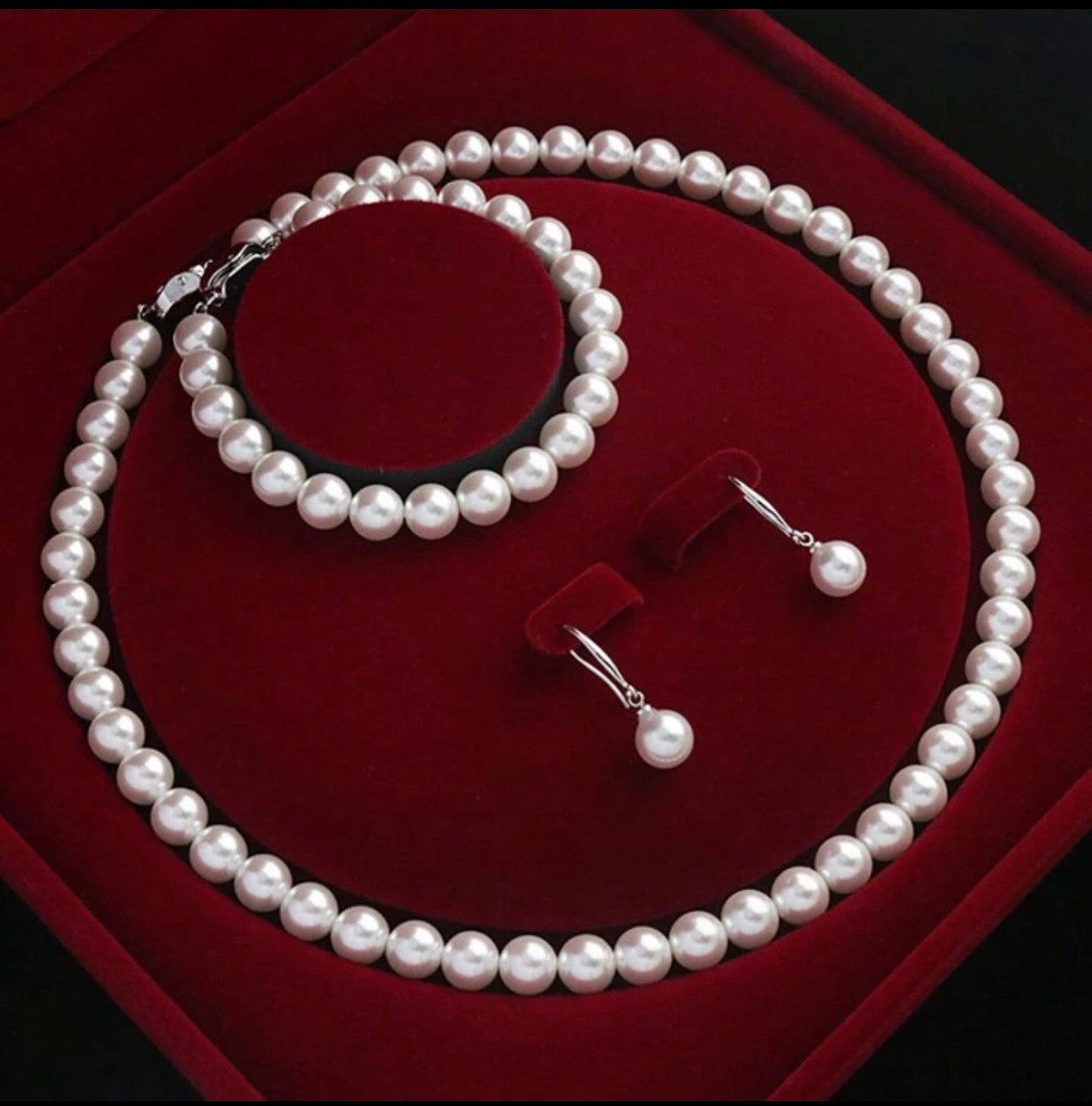 Luxury Pearl Jewelry Set (Necklace, Bracelet & Earrings)