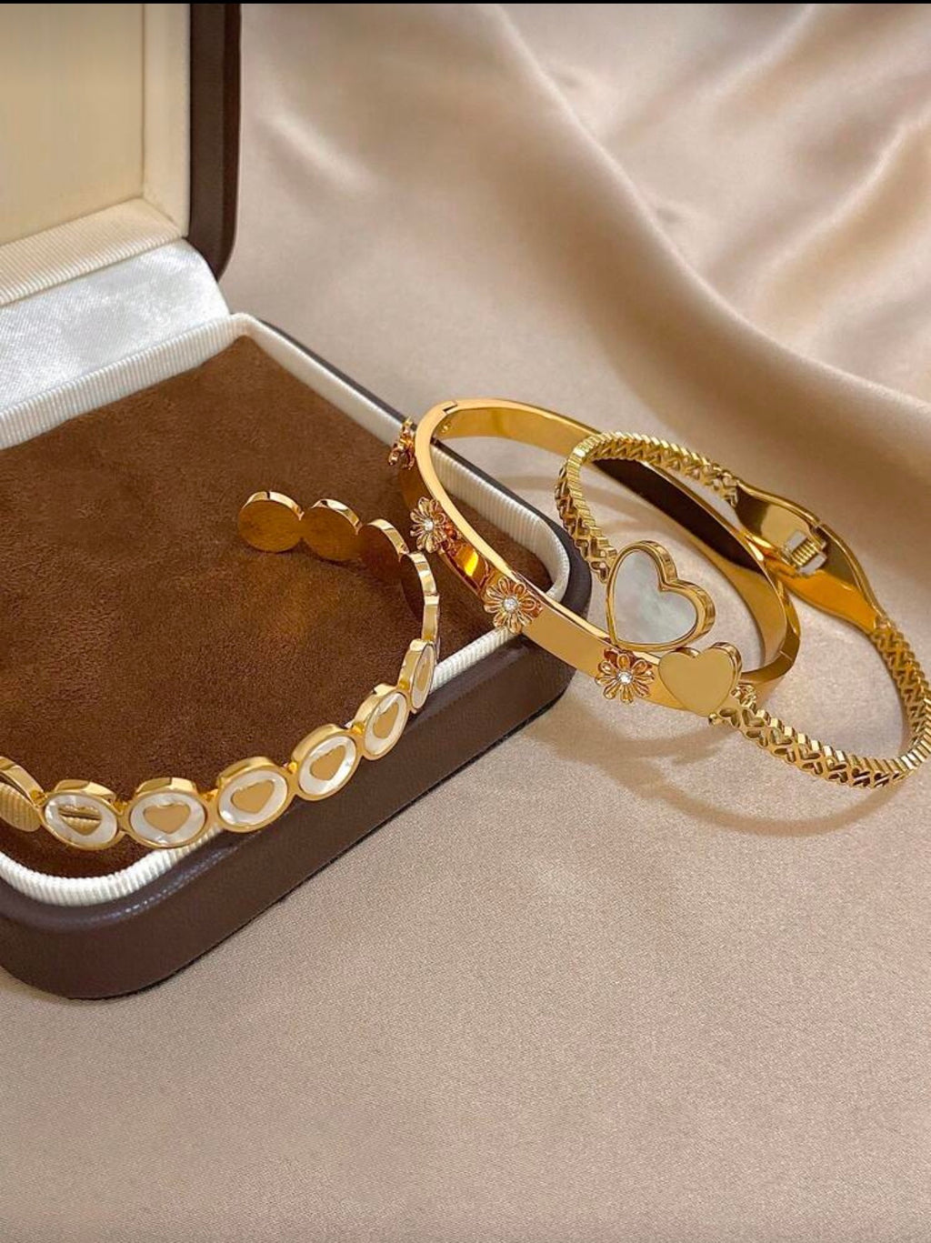 Golden Heart Pearl Bangle Set