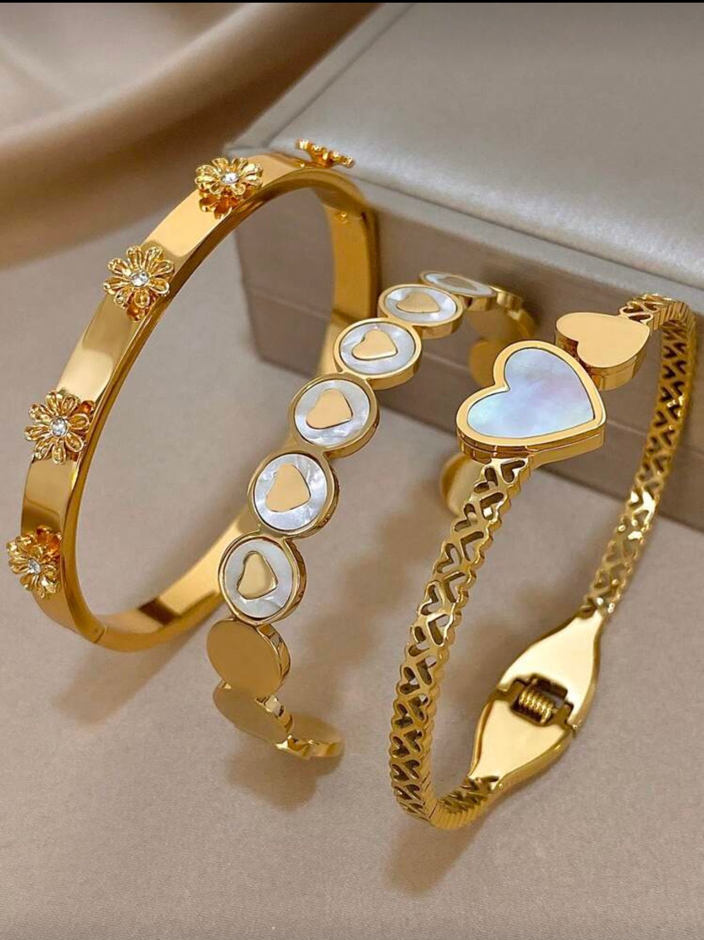 Golden Heart Pearl Bangle Set