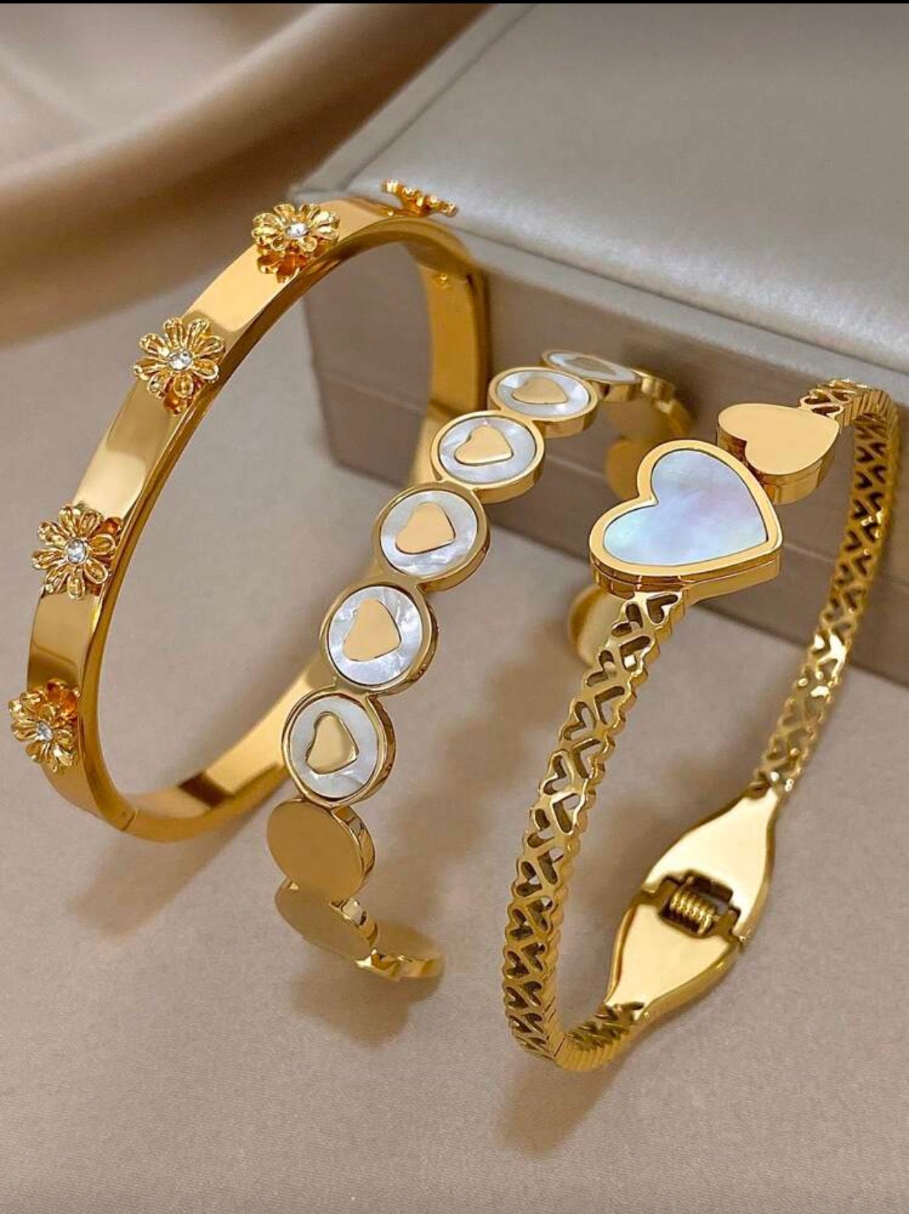Golden Heart Pearl Bangle Set