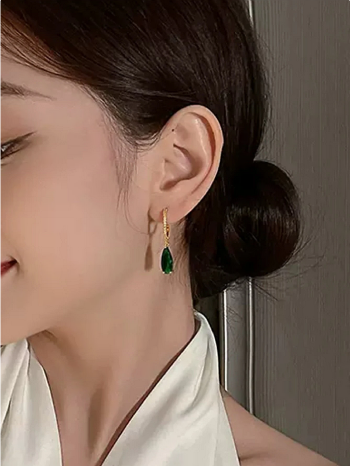 Classic Green Crystal Drop Earrings – Elegant Gold Finish