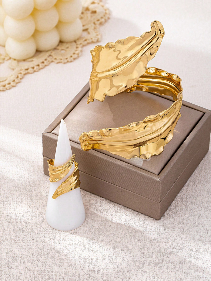 1 Set Exaggerated Luxury Textured Asymmetric Heavy Metal Leaf Bracelet And Ring Jewelry Set,