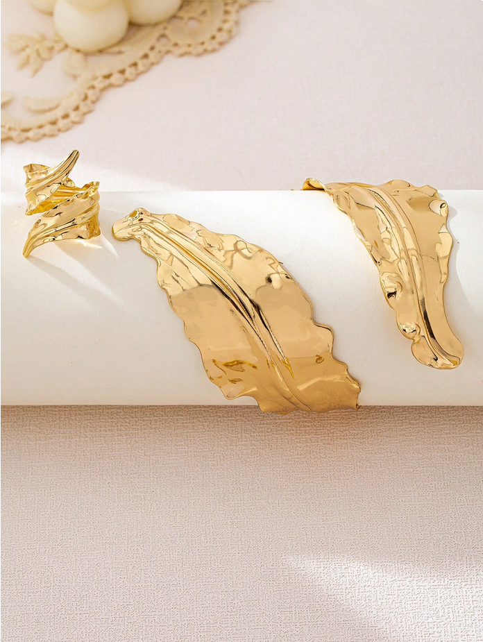 1 Set Exaggerated Luxury Textured Asymmetric Heavy Metal Leaf Bracelet And Ring Jewelry Set,