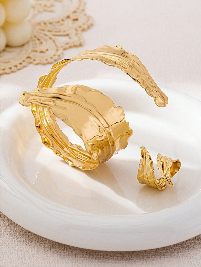 1 Set Exaggerated Luxury Textured Asymmetric Heavy Metal Leaf Bracelet And Ring Jewelry Set,
